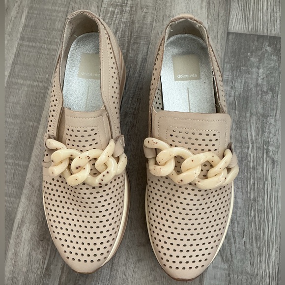 Dolce Vita Shoes - DOLCE VITA JHENEE PERFORATED
SNEAKERS- SAND NUBUCK